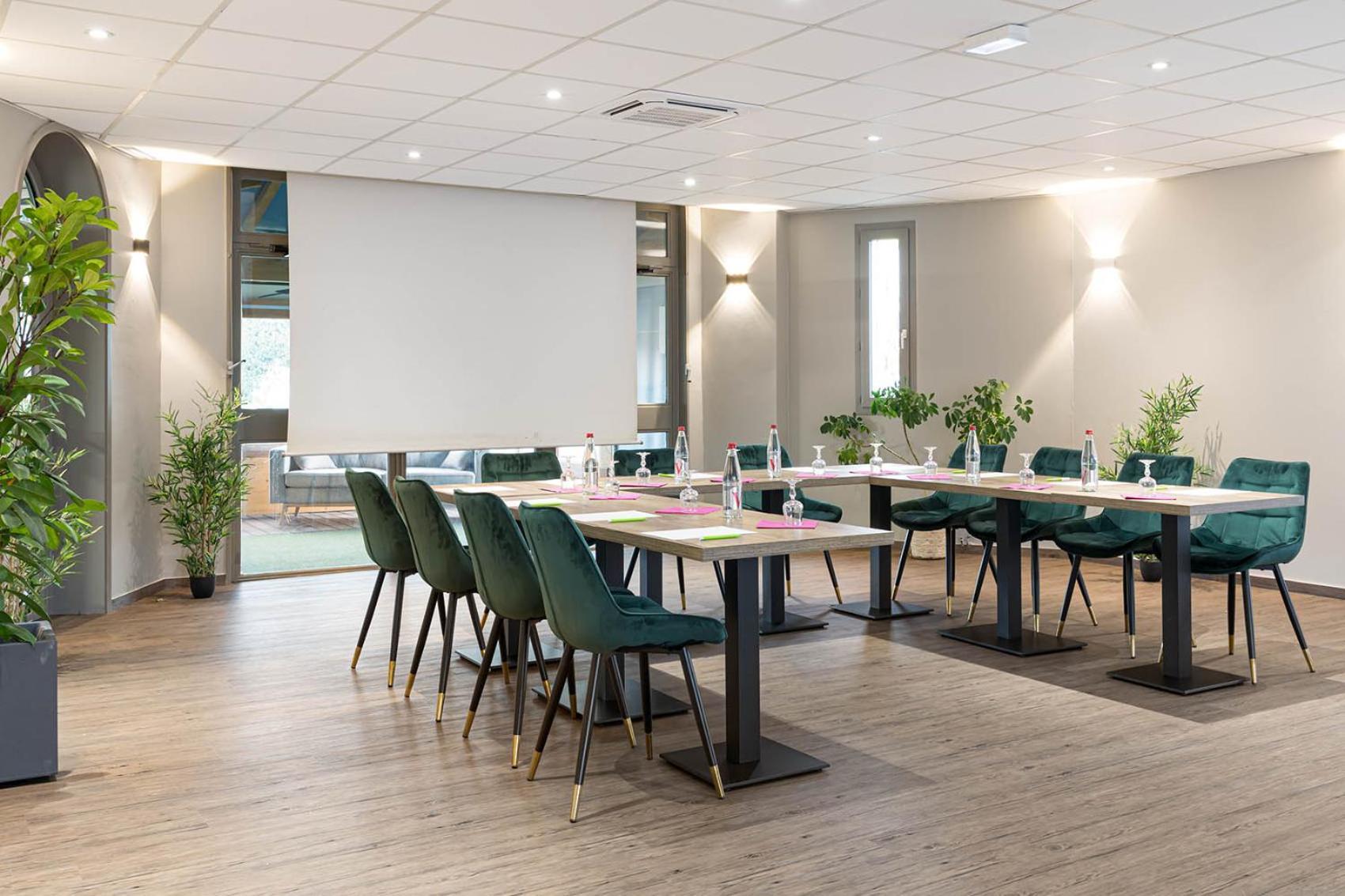 Logis Hotel Restaurant L'Abri Blavozy Eksteriør billede